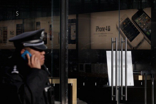 Пекин: Толпы разъяренных китайцев атаковали Apple store | Фото: Getty Images