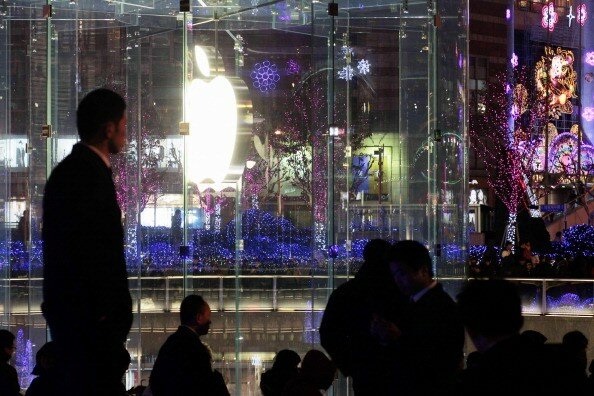 Пекин: Толпы разъяренных китайцев атаковали Apple store | Фото: Getty Images