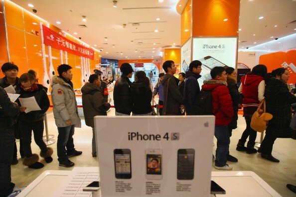 Пекин: Толпы разъяренных китайцев атаковали Apple store | Фото: Getty Images
