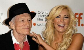 Основатель Playboy женился, невеста на 60 лет младше | Фото: AFP
