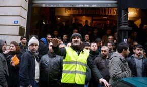 В Париже выстрелами в голову убиты три курдские женщины | Фото: AFP