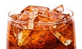 Болезни желудка предлагают лечить кока-колой | Фото: Thinkstock