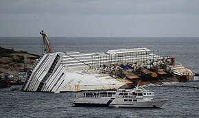 Капитан Costa Concordia продолжает обвинять рулевого | Фото: AFP