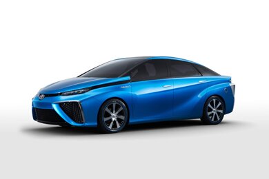 Toyota будет продавать авто с топливными элементами 