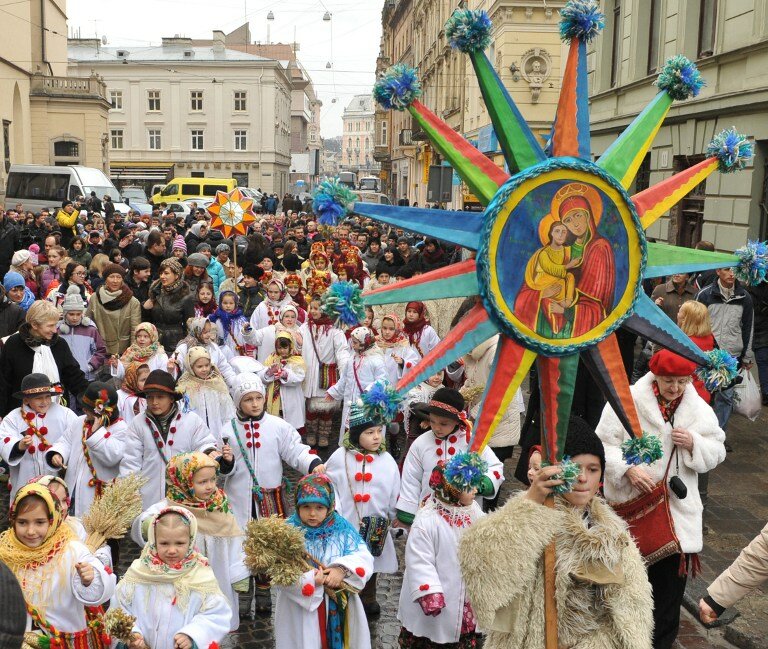 Песни, колядки и кутя на Евромайдане | Фото: AFP