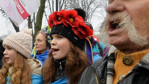 Украину нельзя разделить на Восток и Запад | Фото: AFP