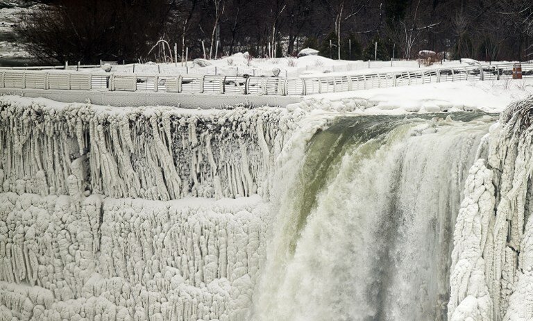 Ниагарский водопад заледенел | Фото: AFP