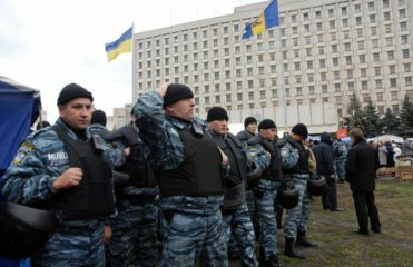 `Беркут` освободили от ответственности за избиение людей | Фото: AFP