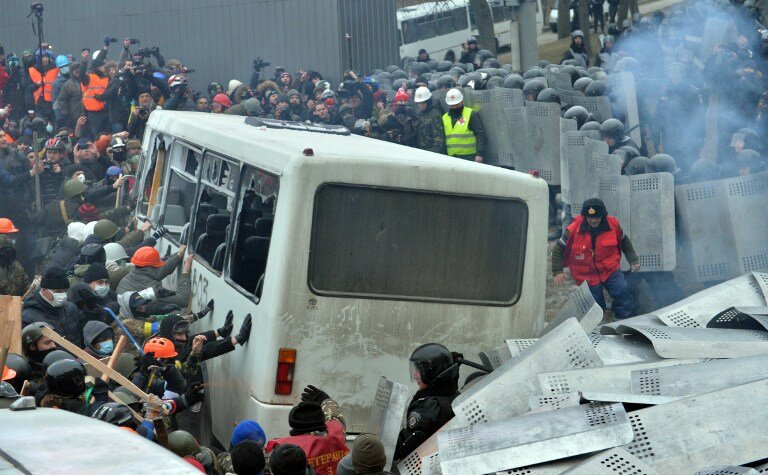 Киев: массовые протесты и массовая драка | Фото: AFP
