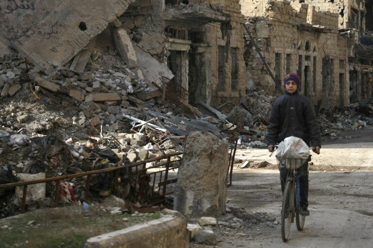ВВС Сирии продолжают разрушать Алеппо | Фото: AFP