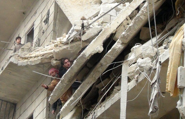 ВВС Сирии продолжают разрушать Алеппо | Фото: AFP