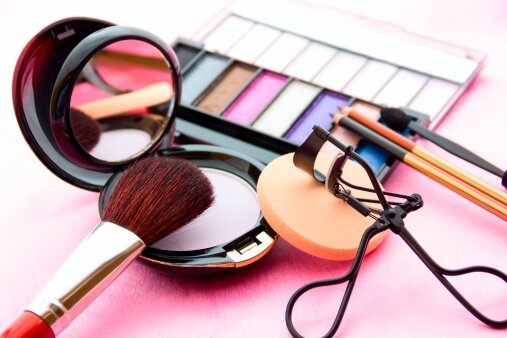 Больше половины жизни женщины проводят в макияже | Фото: Thinkstock