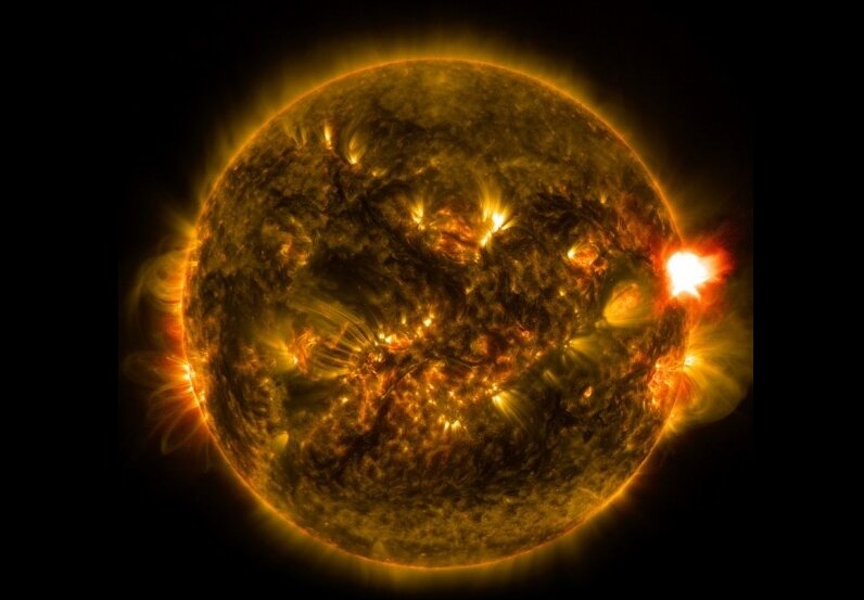 NASA показали первую в 2015 году вспышку на Солнце | Фото: NASA