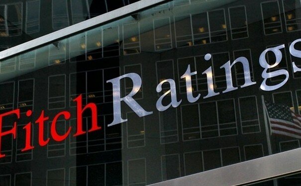 Fitch понизило рейтинг Москвы и Петербурга 