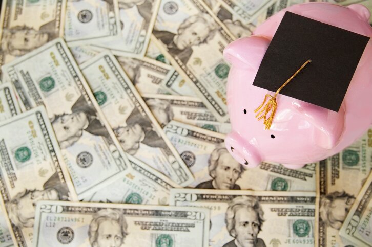 Из-за обвала рубля ВУЗы подорожали на 30-35% | Фото: Thinkstock