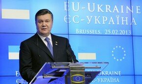 Опрос: 82% украинцев стали жить хуже | Фото: AFP