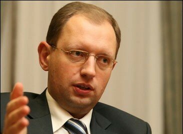 Яценюк: Янукович готовит армию против Майдана 