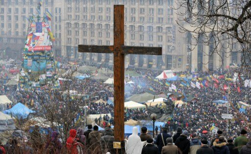 Яценюк: Золотовалютных резервов НБУ осталось на два месяца | Фото: AFP