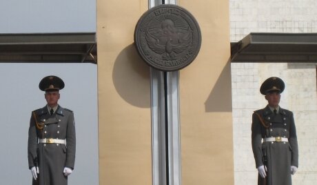 Армии Киргизии денег хватает только на форму и еду 