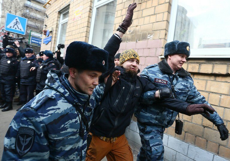 На митинге в Москве задержали более 200 человек | Фото: AFP