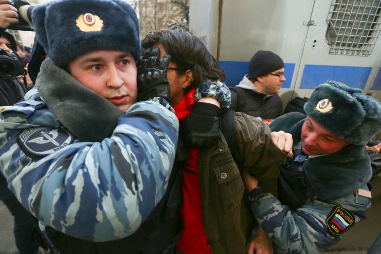 На митинге в Москве задержали более 200 человек | Фото: AFP