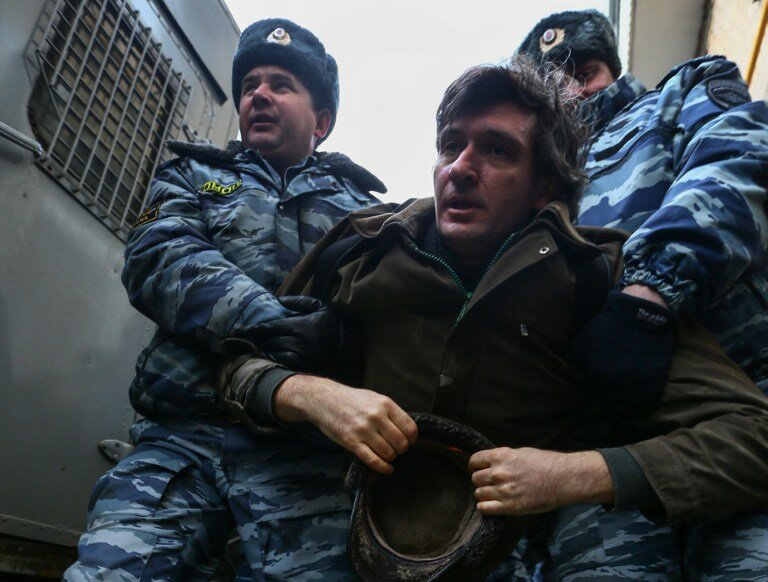 На митинге в Москве задержали более 200 человек | Фото: AFP
