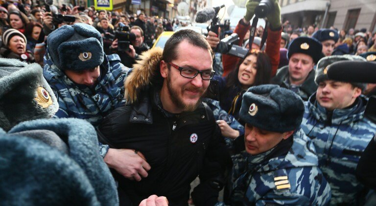 На митинге в Москве задержали более 200 человек | Фото: AFP