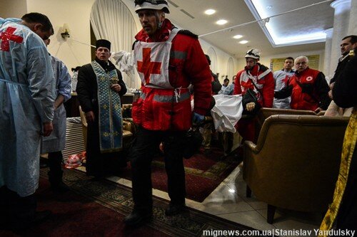 Смерть, кровь и слезы в Киеве на Майдане | Фото: AFP