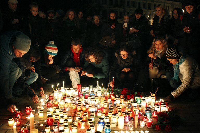 Смерть, кровь и слезы в Киеве на Майдане | Фото: AFP