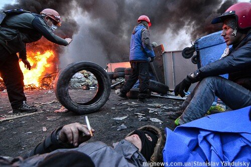 Смерть, кровь и слезы в Киеве на Майдане | Фото: AFP
