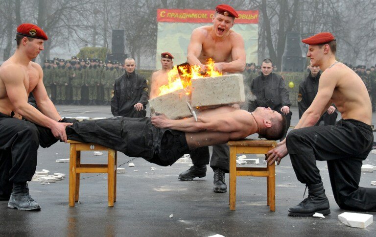 Белорусские бойцы на страже порядка | Фото: AFP