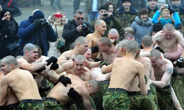 Белорусские бойцы на страже порядка | Фото: AFP