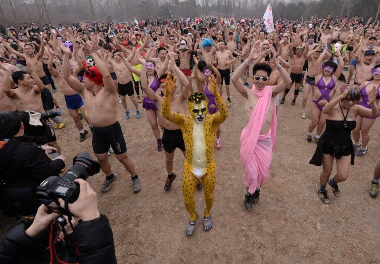Китайцы рванули с места | Фото: AFP