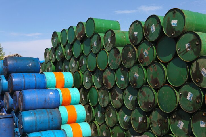 Нефть снова падает: ниже 50$ за баррель 