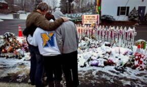 В доме стрелка из Коннектикута найдены самурайские мечи | Фото: AFP