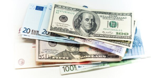 В России рекордно падает курс доллара и евро | Фото: Thinkstock