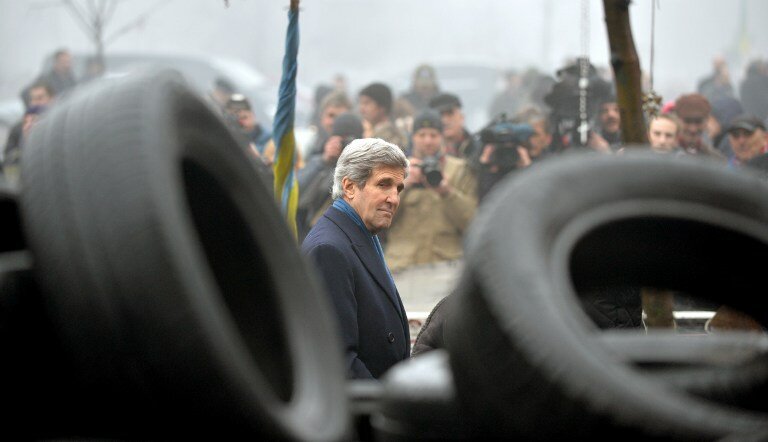 Керри на Майдане | Фото: AFP