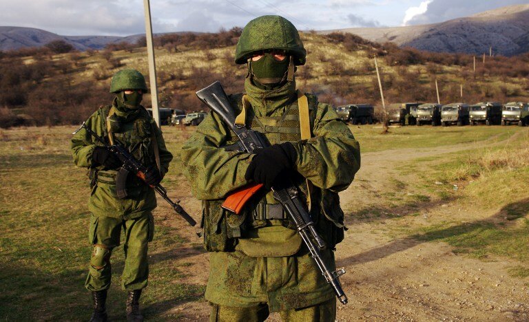 Противостояние в Крыму | Фото: AFP