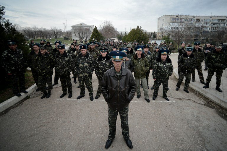 Штурмовые вертолеты протеста над Севастополем | Фото: AFP