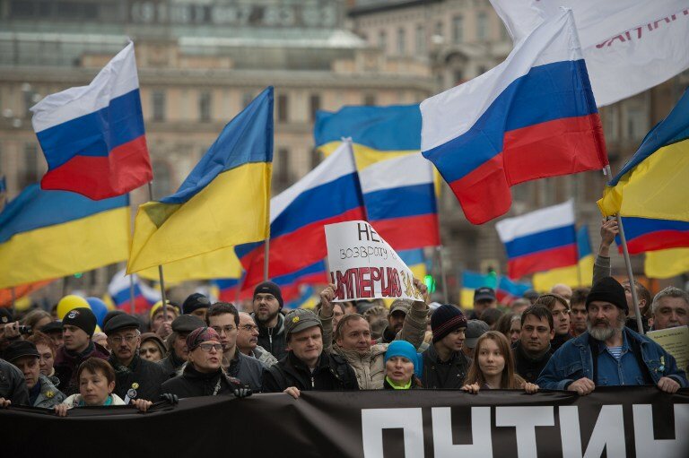 Россия митингует за и против войны | Фото: AFP
