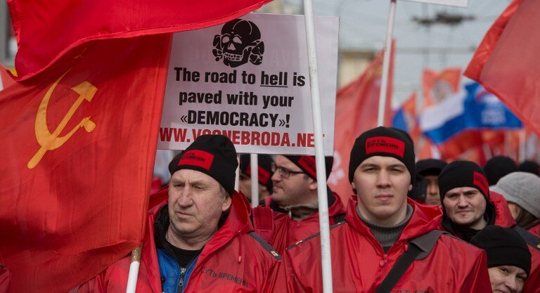 Россия митингует за и против войны | Фото: AFP
