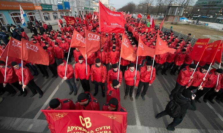 Россия митингует за и против войны | Фото: AFP