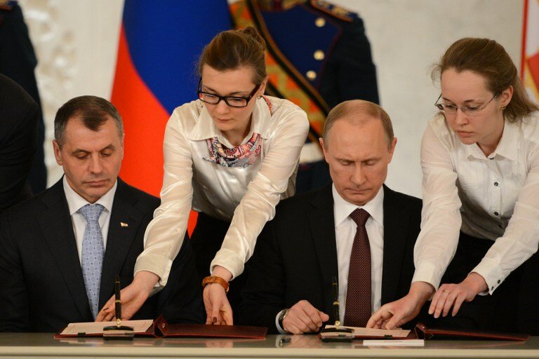 Подписание договора о присоединении Крыма к России | Фото: AFP