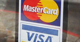 Visa и MasterCard не обслуживают банки `Россия` и СМП | Фото: Thinkstock