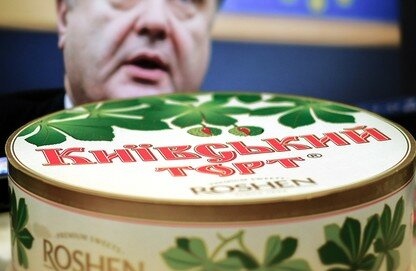 В Киеве Roshen закидали тортами 