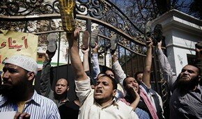 Салафиты Египта: Братья-мусульмане продали нас Ирану (видео) | Фото: AFP