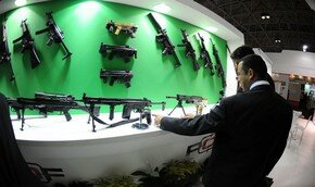 Чудеса хай-тека в латиноамериканском оружейном супермаркете | Фото: AFP