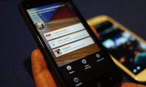 100 баксов и смартфон Facebook ваш | Фото: AFP