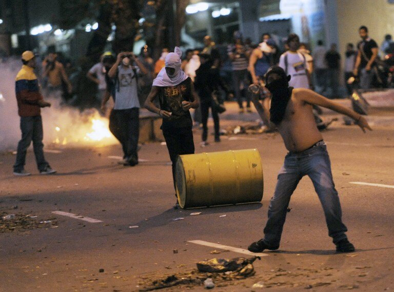 В Венесуэле произошли столкновения полиции и оппозиции | Фото: AFP