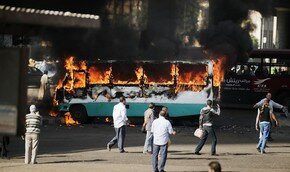 В Египте жгут автобусы Братьев-мусульман | Фото: AFP